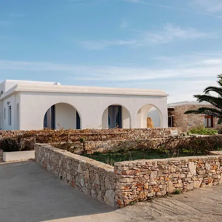 Folegandros Enchanting Moniasma Home, Sunset Views Tatil Evi *