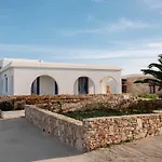 Folegandros Enchanting Moniasma Home, Sunset Views Сasa de vacaciones *