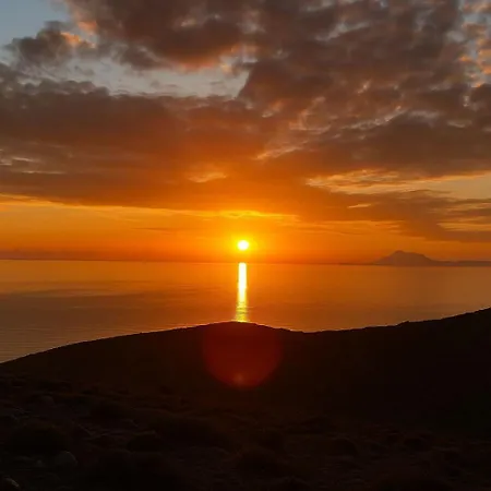別荘 Folegandros Enchanting Moniasma Home, Sunset Views